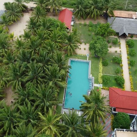 Nn Beach Resort & Spa Nilaveli Exterior foto